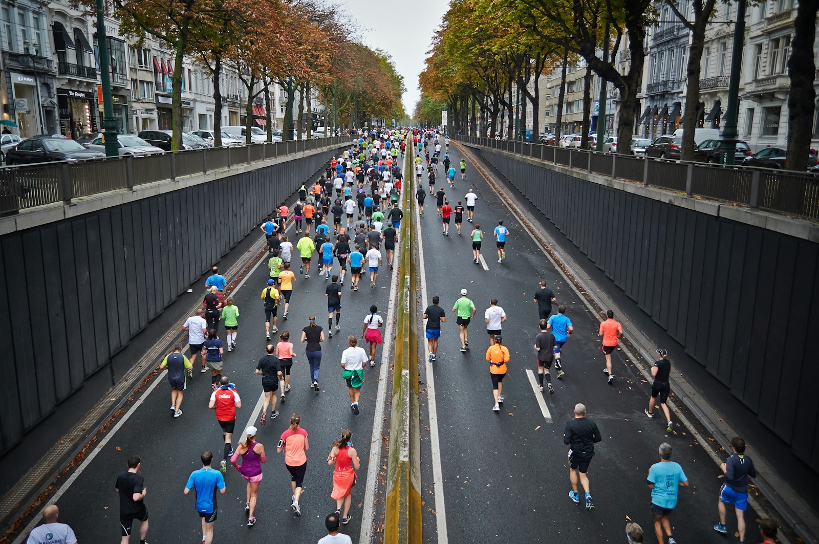 Run Fitting — biegacze na drodze, analiza biomechaniki biegu