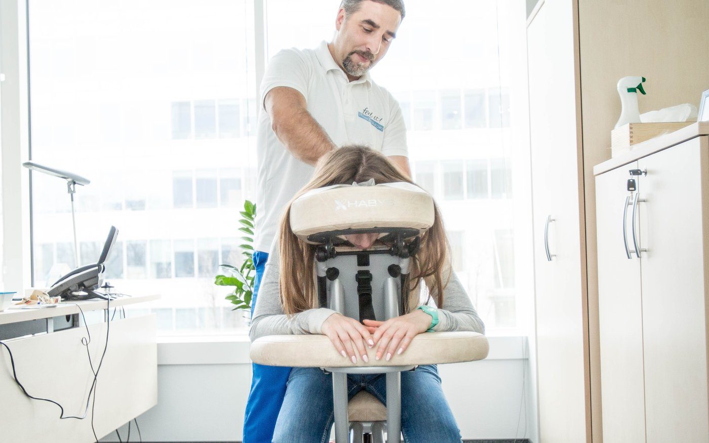 Masaż biurowy + audyt ergonomiczny w pakiecie